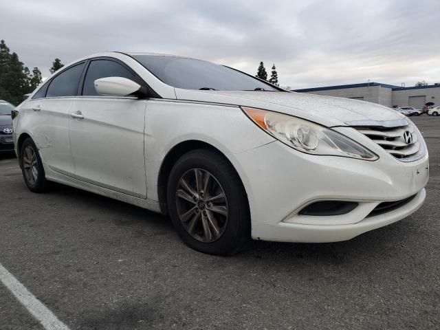 5NPEB4AC2DH802543 - 2013 HYUNDAI SONATA GLS WHITE photo 4