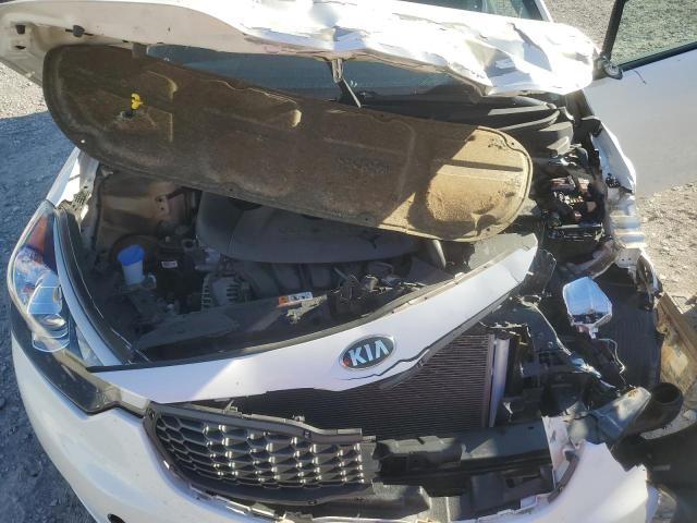 KNAFX4A65G5479963 - 2016 KIA FORTE LX WHITE photo 11