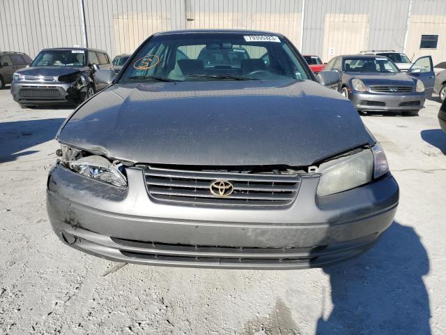 4T1BG22K1XU589489 - 1999 TOYOTA CAMRY CE GRAY photo 5