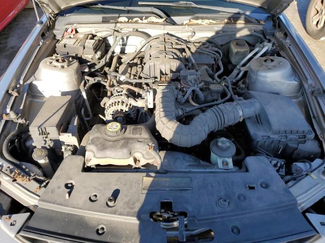 1ZVHT80N185142275 - 2008 FORD MUSTANG SILVER photo 11