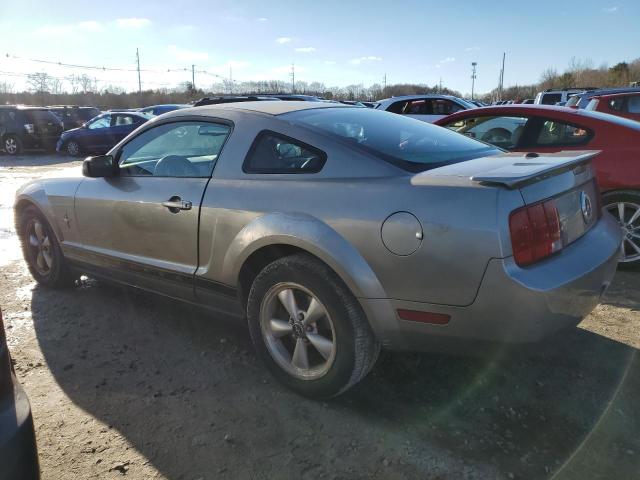 1ZVHT80N185142275 - 2008 FORD MUSTANG SILVER photo 2