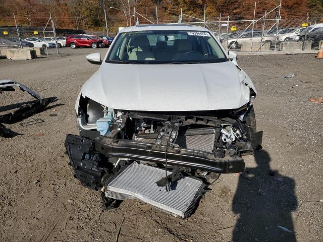 1VWLA7A34KC011951 - 2019 VOLKSWAGEN PASSAT WOLFSBURG Blanco foto 5