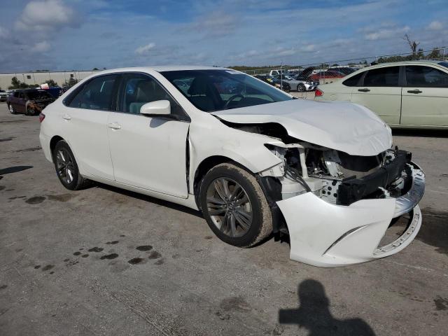 4T1BF1FK7HU312581 - 2017 TOYOTA CAMRY LE WHITE photo 4