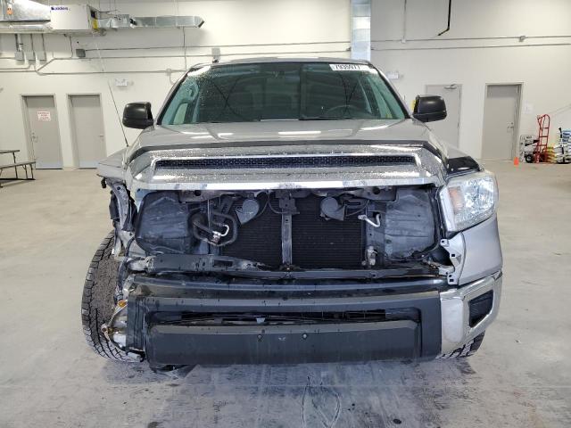 5TFUY5F17FX430602 - 2015 TOYOTA TUNDRA DOUBLE CAB SR/SR5 SILVER photo 5