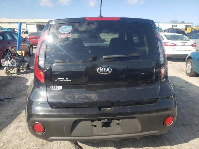 KNDJN2A21H7477413 - 2017 KIA SOUL BLACK photo 6