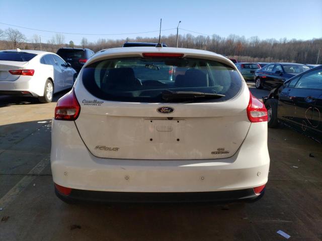 1FADP3K29FL274243 - 2015 FORD FOCUS SE WHITE photo 6