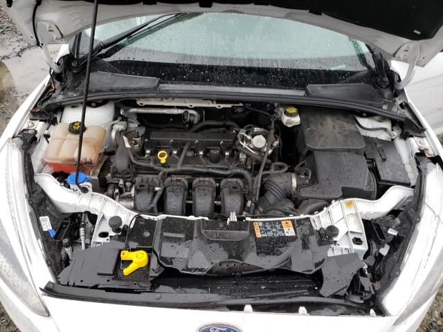 1FADP3F2XJL252643 - 2018 FORD FOCUS SE WHITE photo 11