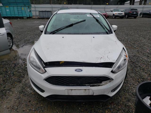 1FADP3F2XJL252643 - 2018 FORD FOCUS SE WHITE photo 5