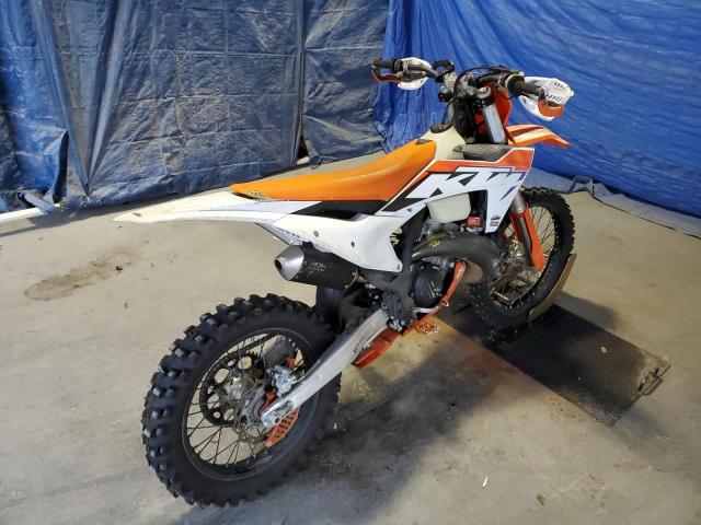 VBKXCP238PM322747 - 2023 KTM 300 XC ORANGE photo 4