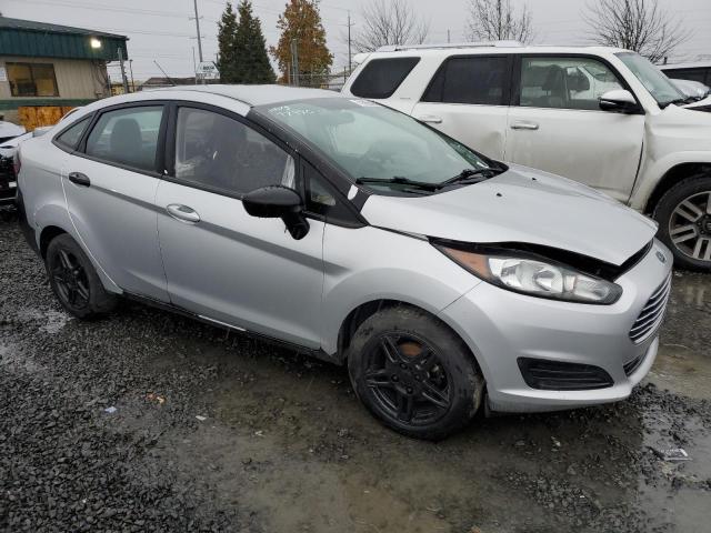 3FADP4BJ4JM114498 - 2018 FORD FIESTA SE SILVER photo 4