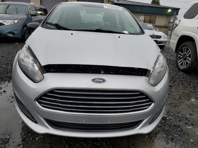 3FADP4BJ4JM114498 - 2018 FORD FIESTA SE SILVER photo 5