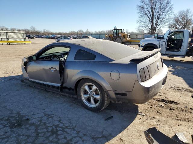 1ZVFT80NX75255406 - 2007 FORD MUSTANG GRAY photo 2