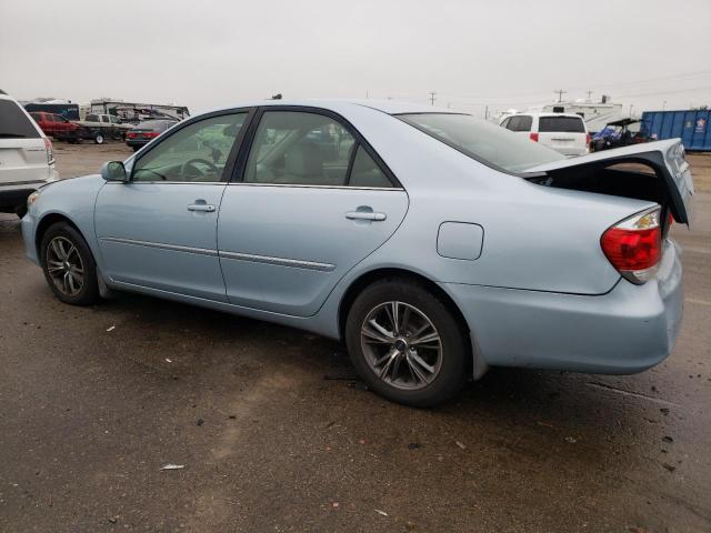 4T1BF30K75U592695 - 2005 TOYOTA CAMRY LE BLUE photo 2