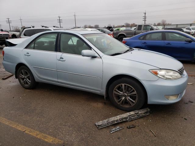 4T1BF30K75U592695 - 2005 TOYOTA CAMRY LE BLUE photo 4