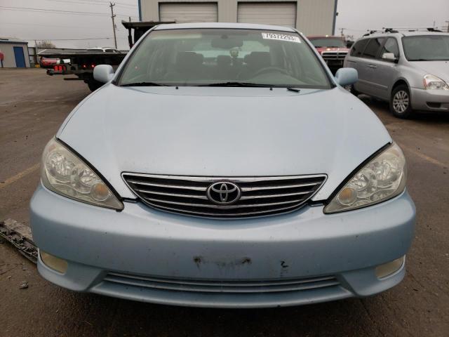 4T1BF30K75U592695 - 2005 TOYOTA CAMRY LE BLUE photo 5