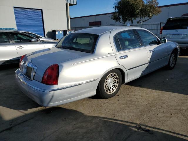 1LNFM82W5XY603631 - 1999 LINCOLN TOWN CAR SIGNATURE SILVER photo 3