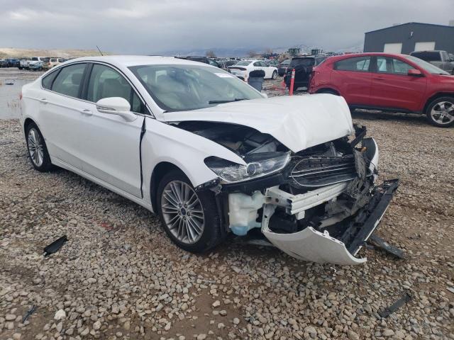 3FA6P0HD2GR157302 - 2016 FORD FUSION SE WHITE photo 4