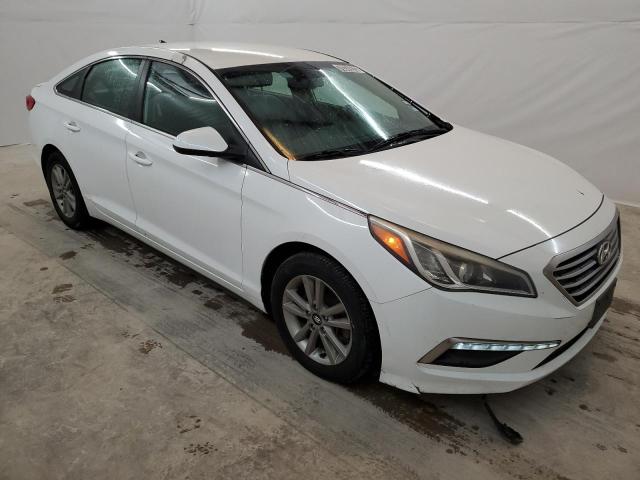 5NPE24AF9FH009818 - 2015 HYUNDAI SONATA SE WHITE photo 4