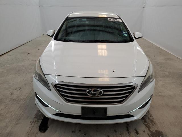 5NPE24AF9FH009818 - 2015 HYUNDAI SONATA SE WHITE photo 5