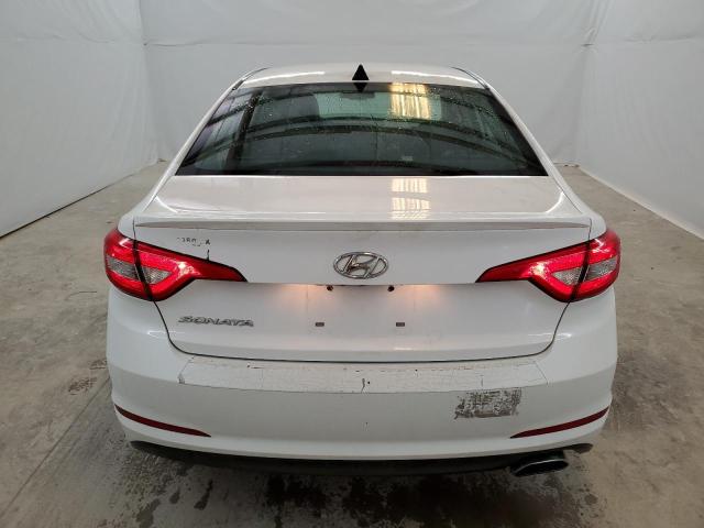 5NPE24AF9FH009818 - 2015 HYUNDAI SONATA SE WHITE photo 6