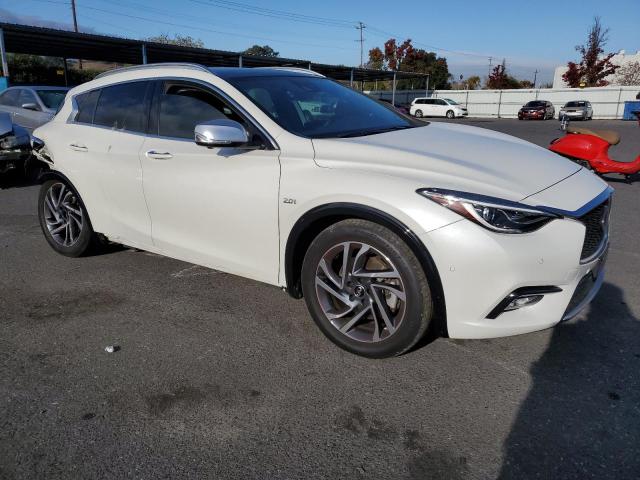 SJKCH5CP8HA031317 - 2017 INFINITI QX30 BASE 白色 照片 4