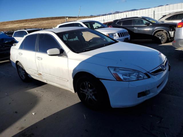 JHMCM56337C022632 - 2007 HONDA ACCORD SE WHITE photo 4