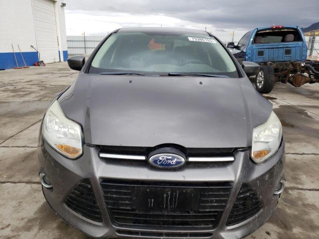 1FAHP3F26CL250697 - 2012 FORD FOCUS SE GRAY photo 5