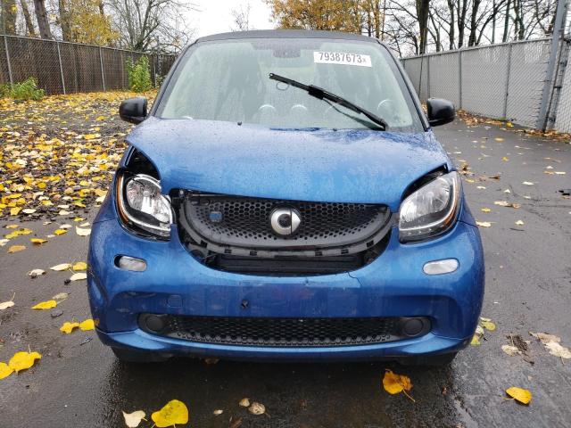 WMEFJ9BA1JK319402 - 2018 SMART FORTWO BLUE photo 5