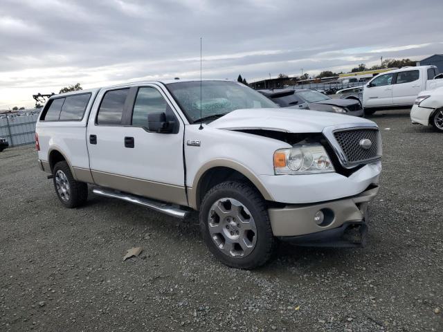 1FTPW14547FA96988 - 2007 FORD F150 SUPERCREW WHITE photo 4