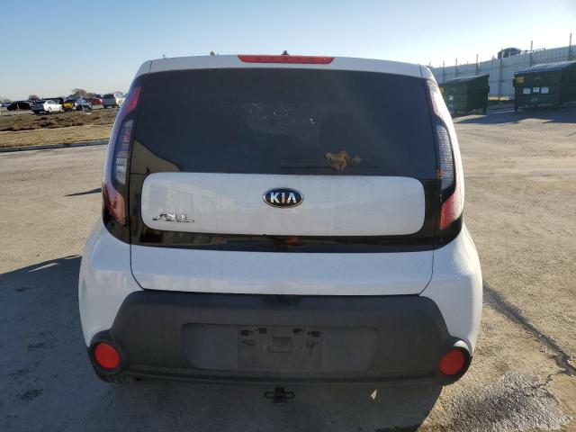 KNDJN2A24G7388336 - 2016 KIA SOUL WHITE photo 6