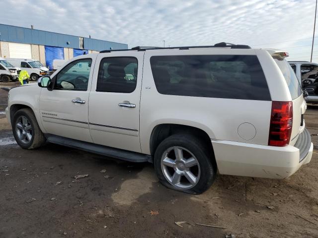 1GNSCKE06DR108118 - 2013 CHEVROLET SUBURBAN C1500 LTZ WHITE photo 2