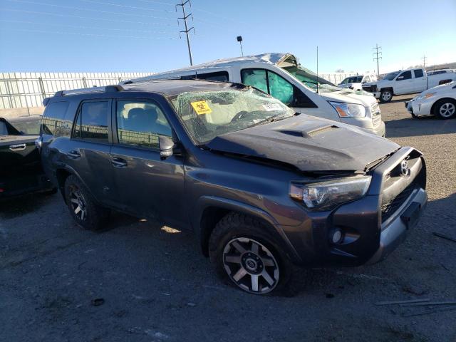 JTEBU5JRXJ5560695 - 2018 TOYOTA 4RUNNER SR5/SR5 PREMIUM GRAY photo 4