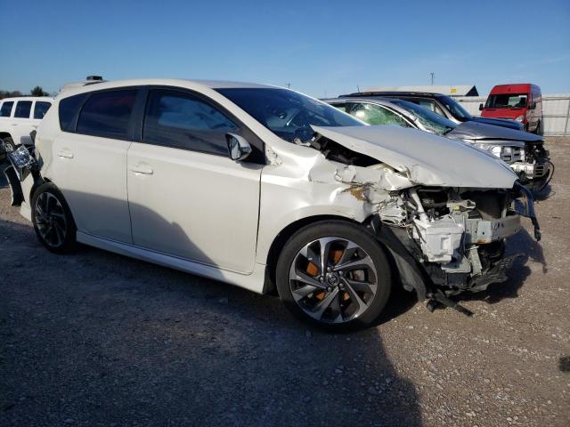 JTNKARJE1JJ565563 - 2018 TOYOTA COROLLA IM WHITE photo 4