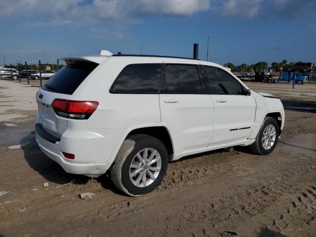 1C4RJEAG1JC238808 - 2018 JEEP GRAND CHER LAREDO WHITE photo 3