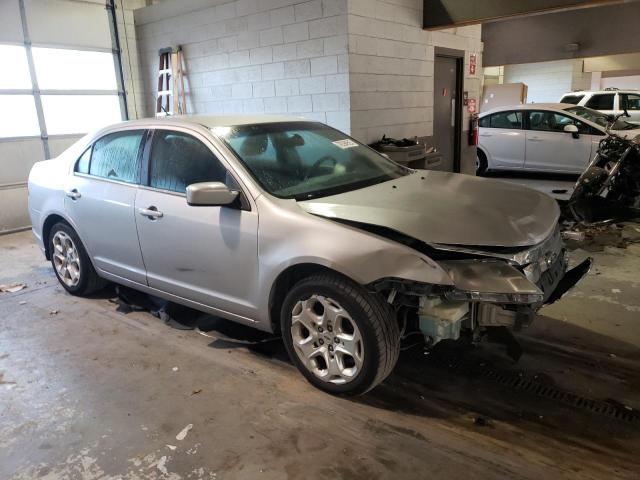 3FAHP0HG3AR383245 - 2010 FORD FUSION SE SILVER photo 4