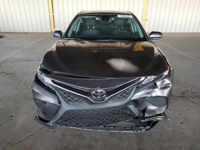 4T1G11AKXLU508891 - 2020 TOYOTA CAMRY SE GRAY photo 5