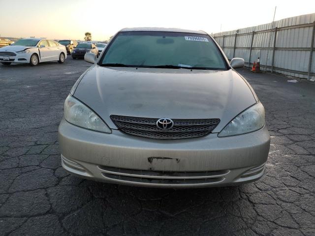 JTDBE32K120026541 - 2002 TOYOTA CAMRY LE CREAM photo 5