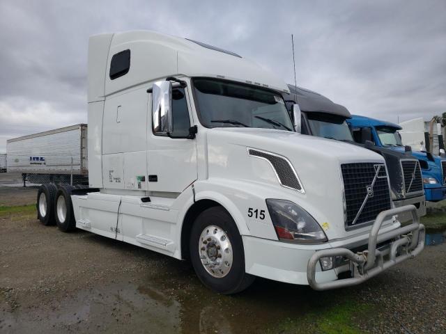 4V4NC9TJ1DN140335 - 2013 VOLVO VN VNL WHITE photo 1