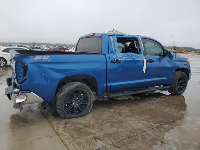 5TFEM5F18JX129250 - 2018 TOYOTA TUNDRA CREWMAX SR5 BLUE photo 3