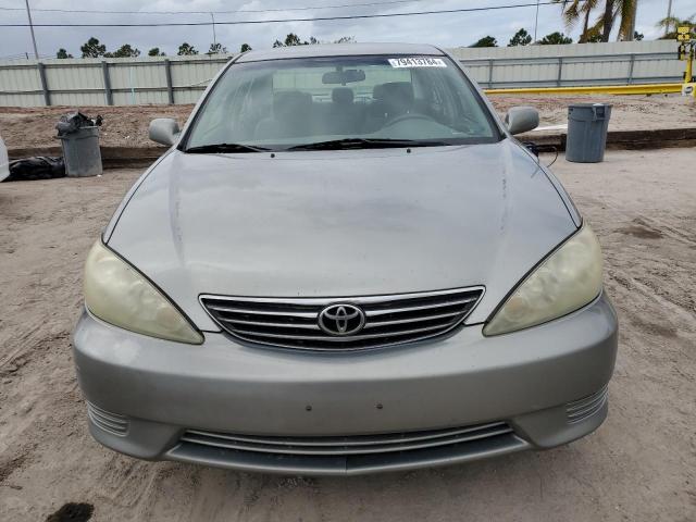 4T1BE32K95U994265 - 2005 TOYOTA CAMRY LE SILVER photo 5