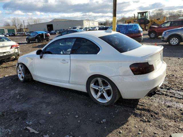 WBAUC73589VK95399 - 2009 BMW 135 I WHITE photo 2