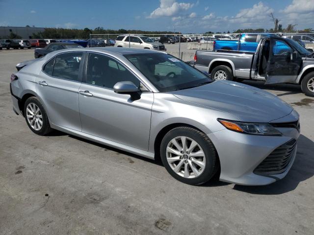 4T1B11HK7JU143213 - 2018 TOYOTA CAMRY L SILVER photo 4