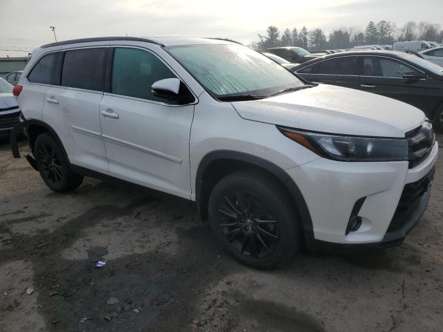 5TDJZRFH7KS611073 - 2019 TOYOTA HIGHLANDER SE WHITE photo 4