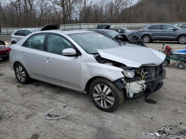 KNAFU4A25D5718896 - 2013 KIA FORTE EX SILVER photo 4