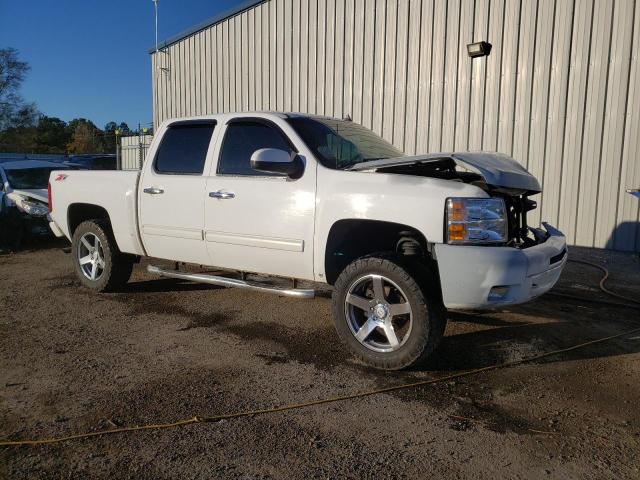 3GCRKSE38AG198372 - 2010 CHEVROLET SILVERADO K1500 LT WHITE photo 4