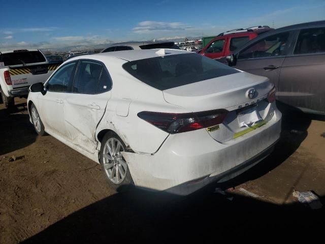 4T1C11AK7MU541346 - 2021 TOYOTA CAMRY LE WHITE photo 2