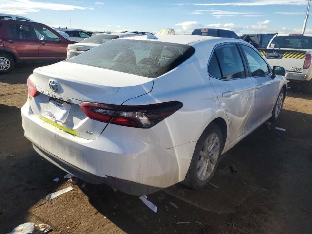 4T1C11AK7MU541346 - 2021 TOYOTA CAMRY LE WHITE photo 3