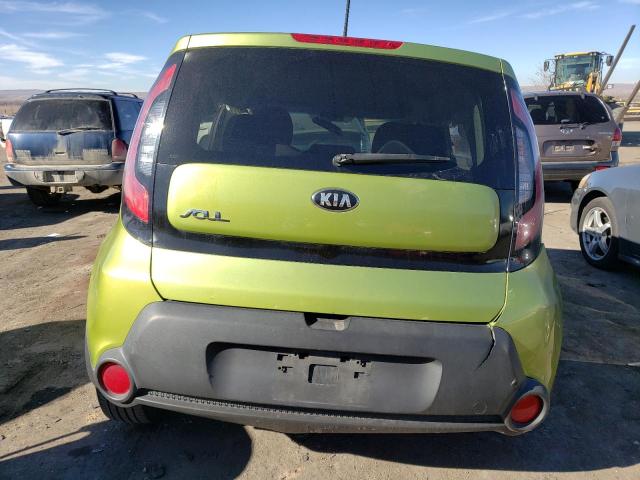 KNDJN2A21F7792807 - 2015 KIA SOUL GREEN photo 6