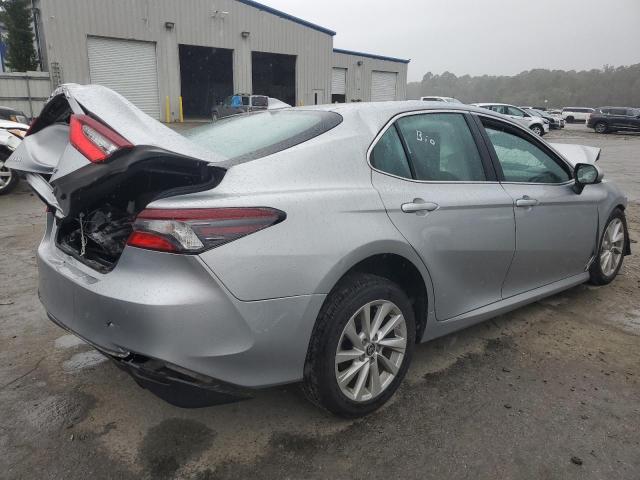4T1C11AK2PU078567 - 2023 TOYOTA CAMRY LE 银色 照片 3