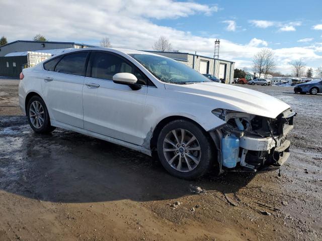 3FA6P0H70HR106845 - 2017 FORD FUSION SE WHITE photo 4